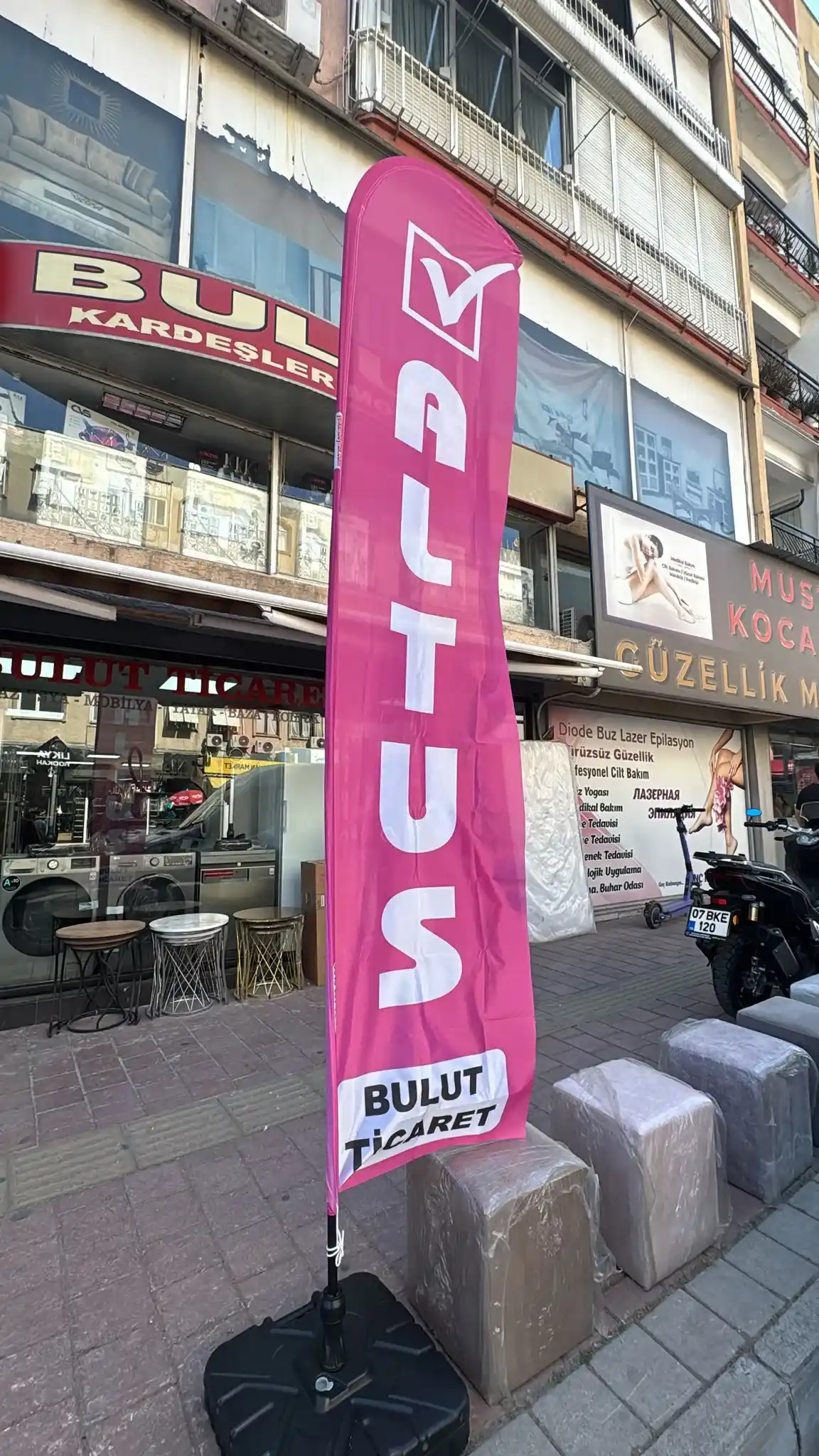 Beyaz Eşyacı Yelken Bayrağı-31